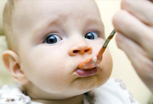 А ви знаєте, як правильно годувати немовлят?