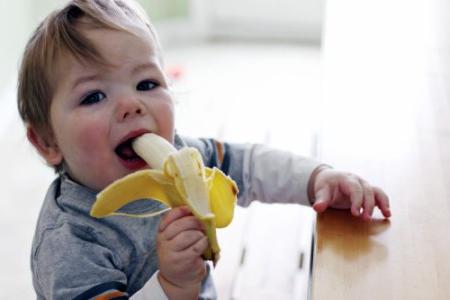 Зі скількох місяців можна давати банан дитині?
