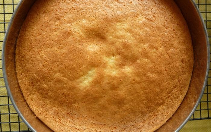 Бісквіт для торта: рецепт приготування пишного коржа