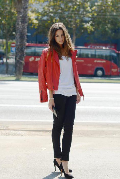 Червона куртка жіноча з чим носити